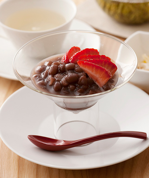 Cold (Sweetened) Adzuki Beans with Seasonal Fruits